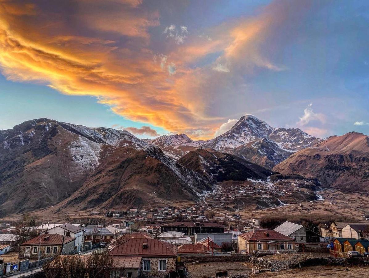 Alpine Lounge Boutique Hotel Kazbegi Esterno foto