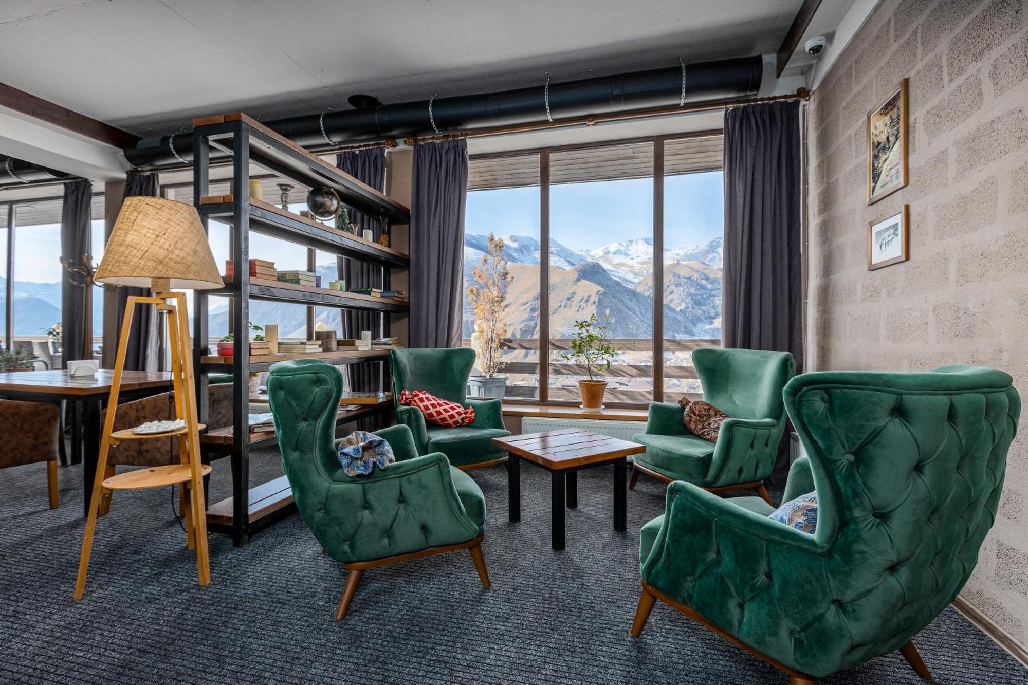 Alpine Lounge Boutique Hotel Kazbegi Esterno foto
