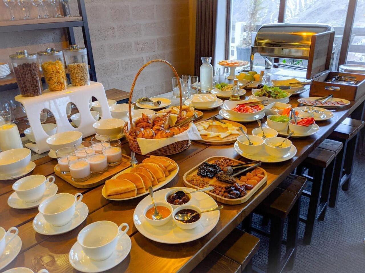 Alpine Lounge Boutique Hotel Kazbegi Esterno foto