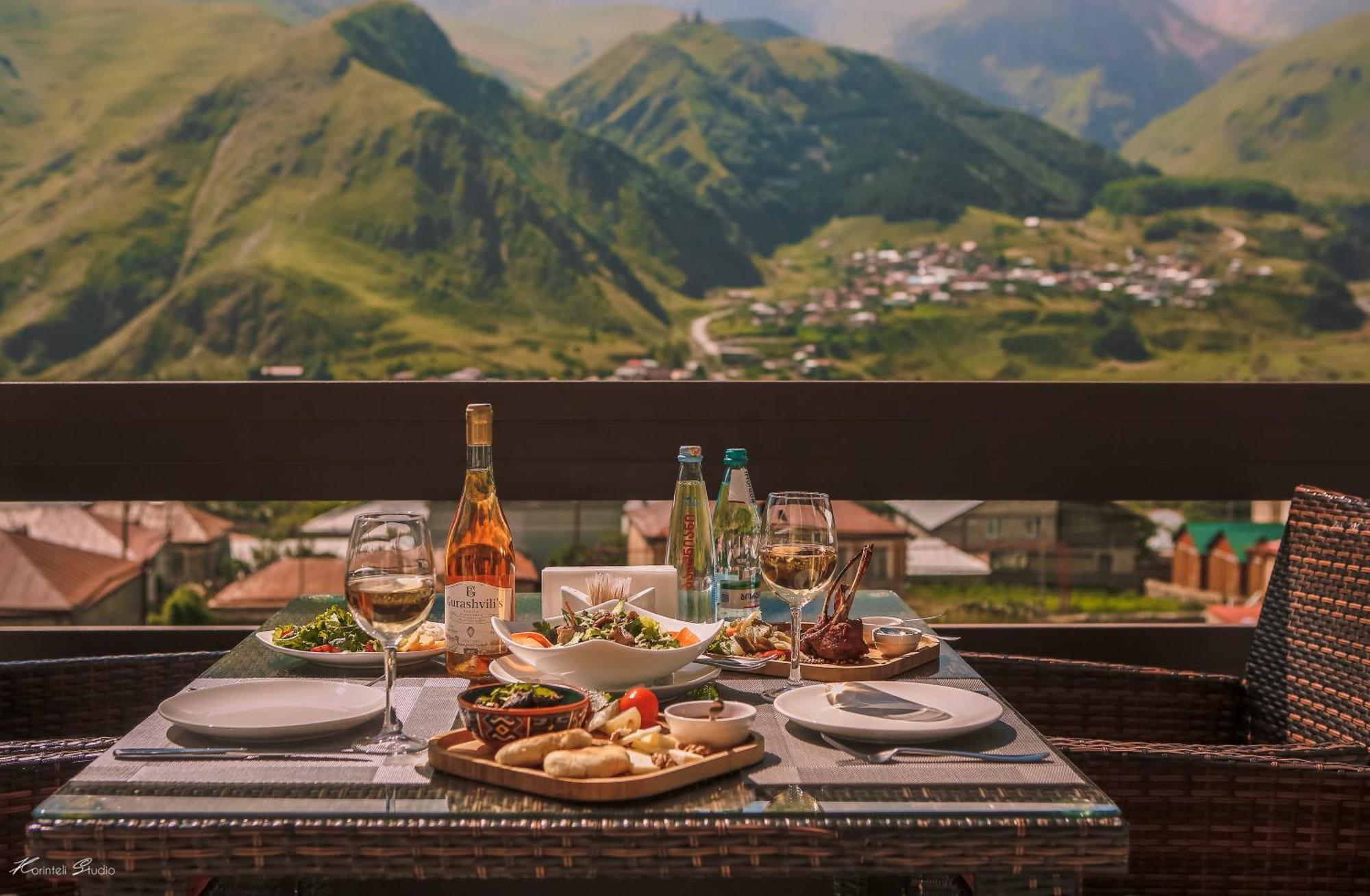 Alpine Lounge Boutique Hotel Kazbegi Esterno foto