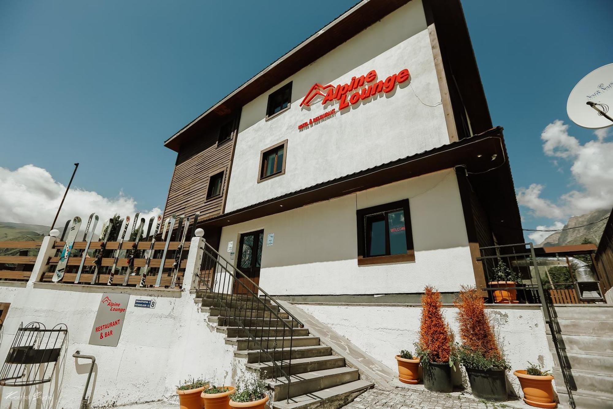 Alpine Lounge Boutique Hotel Kazbegi Esterno foto