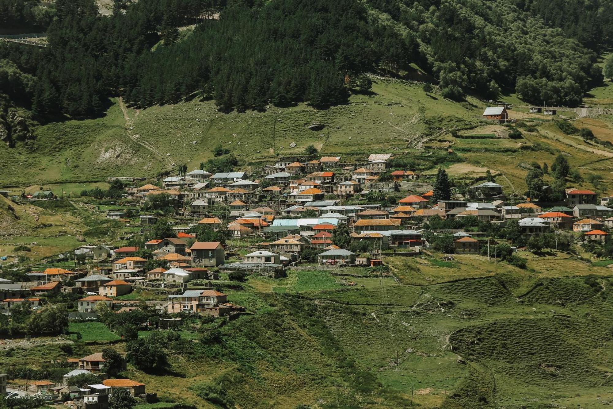 Alpine Lounge Boutique Hotel Kazbegi Esterno foto