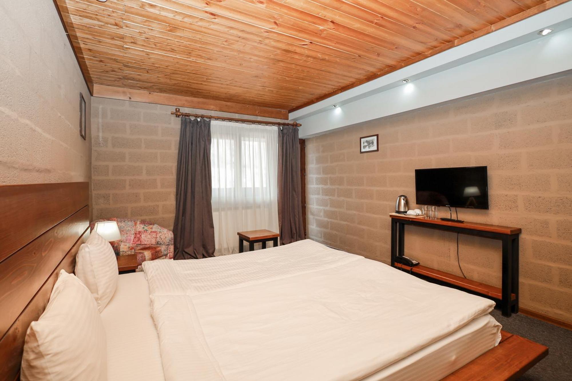 Alpine Lounge Boutique Hotel Kazbegi Esterno foto