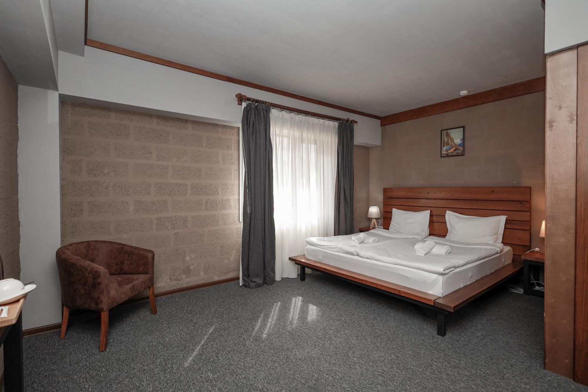 Alpine Lounge Boutique Hotel Kazbegi Esterno foto